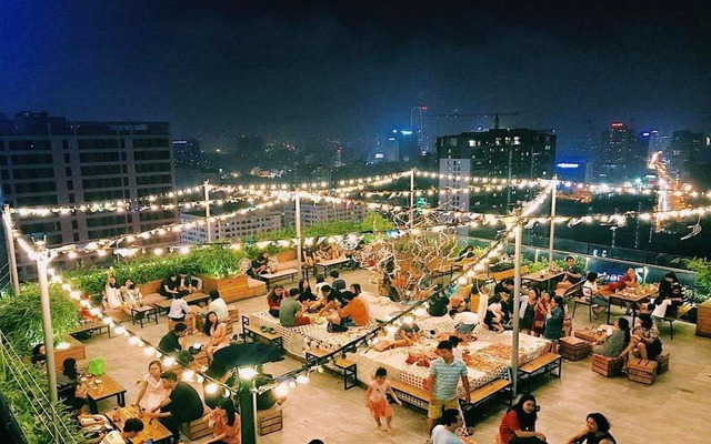 Thưởng thức cafe tại top quán cafe view đẹp ở Hà Nội 